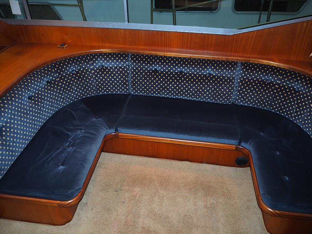 Saloon, Accommodation